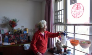 “宅”生活，广州市老人院里花样多