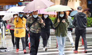 这雨下到什么时候才是个头？放心，明天雨就小了